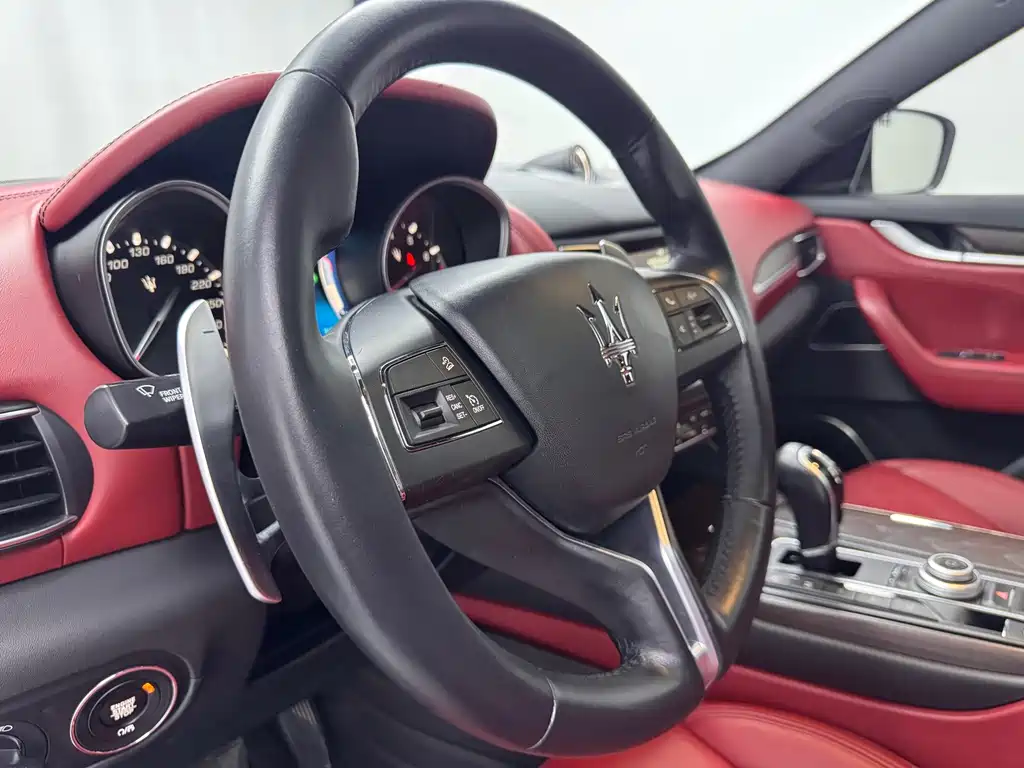 Maserati Levante 2018 — фото 13