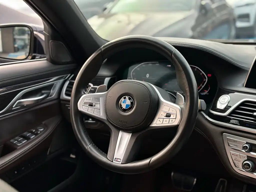 BMW 7 Series 2021 — фото 10