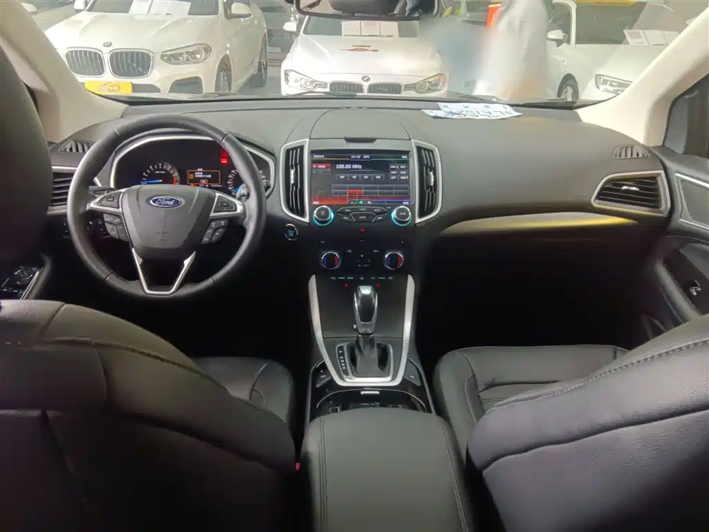 Ford Edge 2018 — фото 10