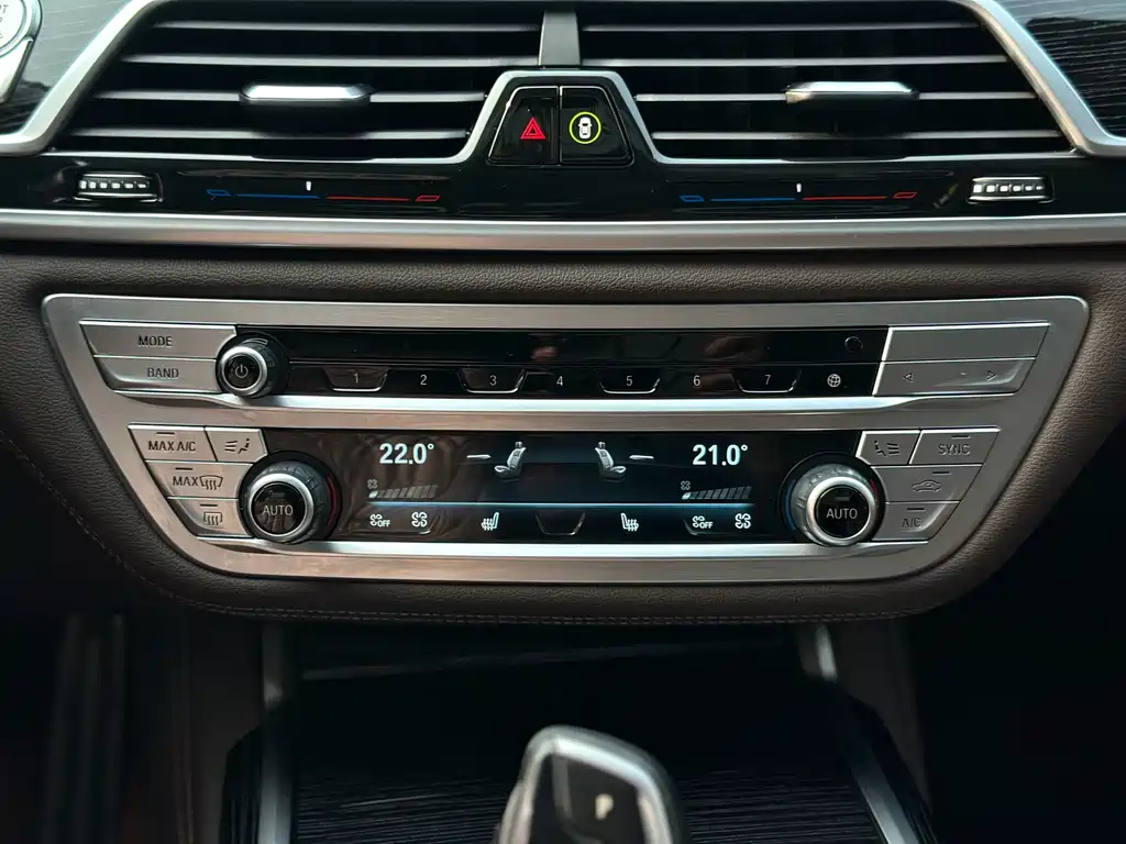 BMW 7 Series 2021 — фото 13