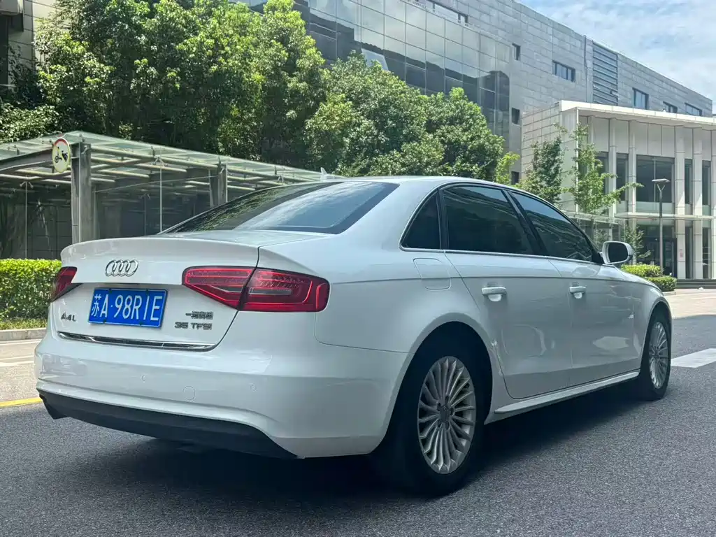 Audi A4L 2012