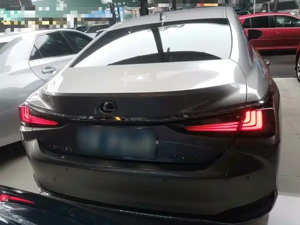 Lexus ES 2024
