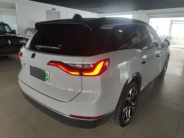 NIO ES8 2020