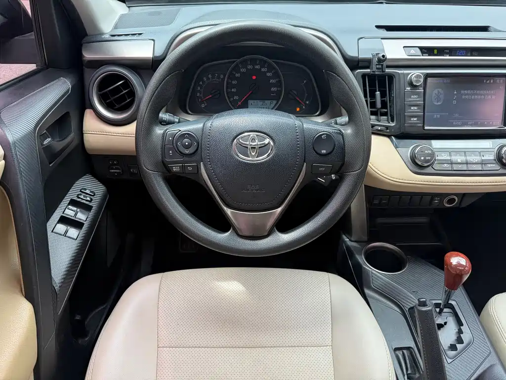 Toyota RAV4 2016 — фото 8