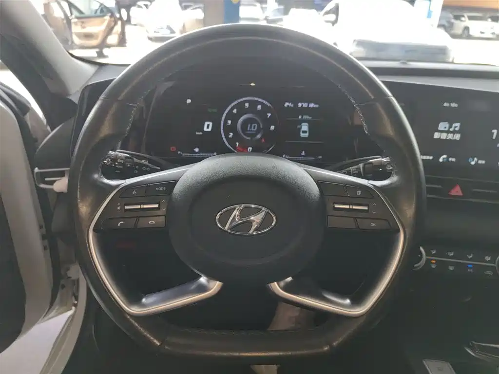 Hyundai Elantra 2021 — фото 11