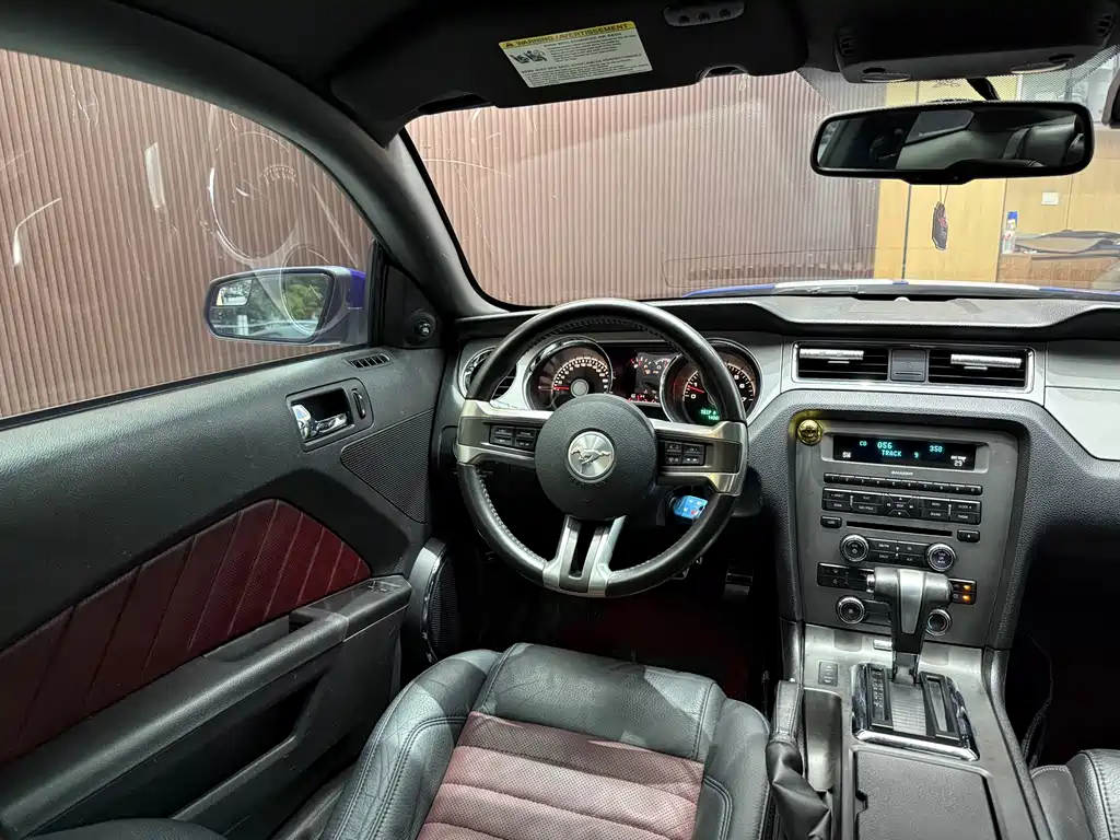 Ford Mustang 2013 — фото 18