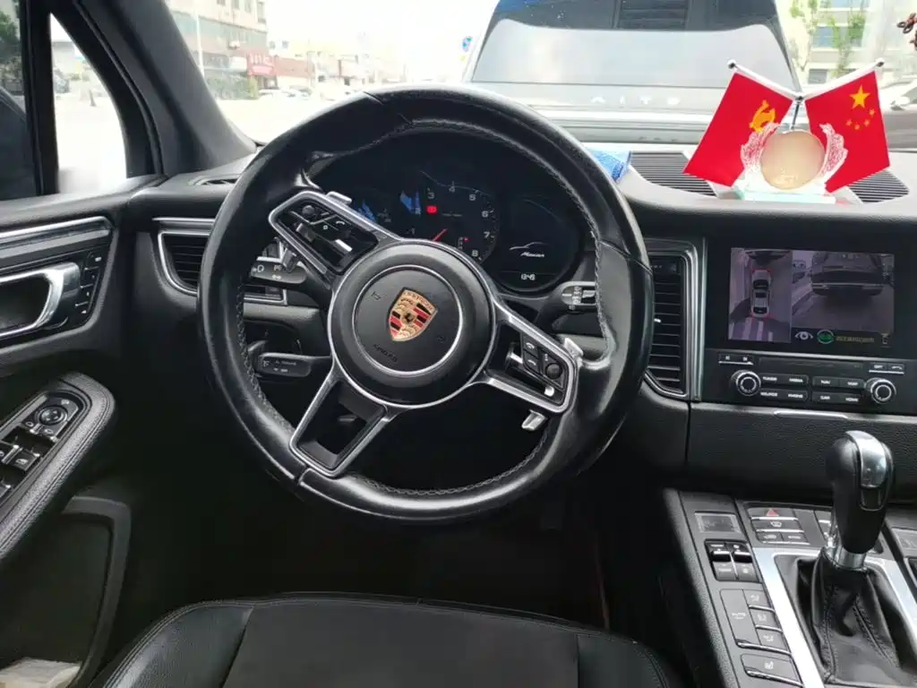 Porsche Macan 2018 — фото 17