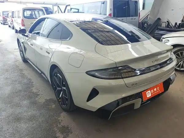 Xiaomi SU7 2024