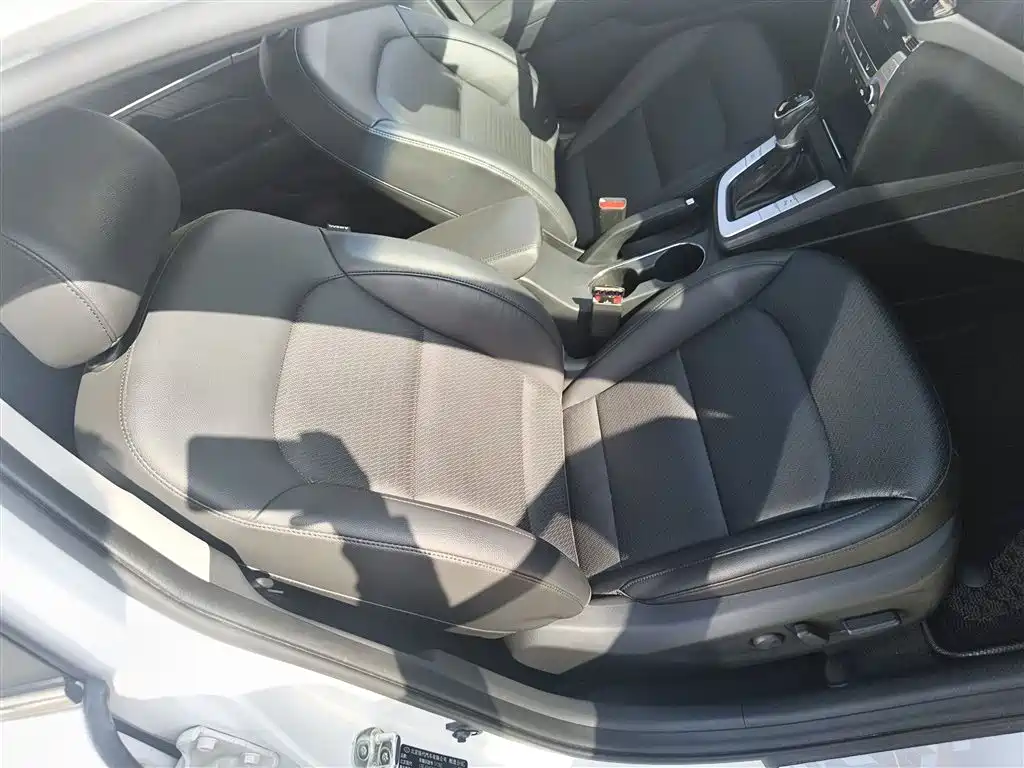 Hyundai Elantra 2017 — фото 20