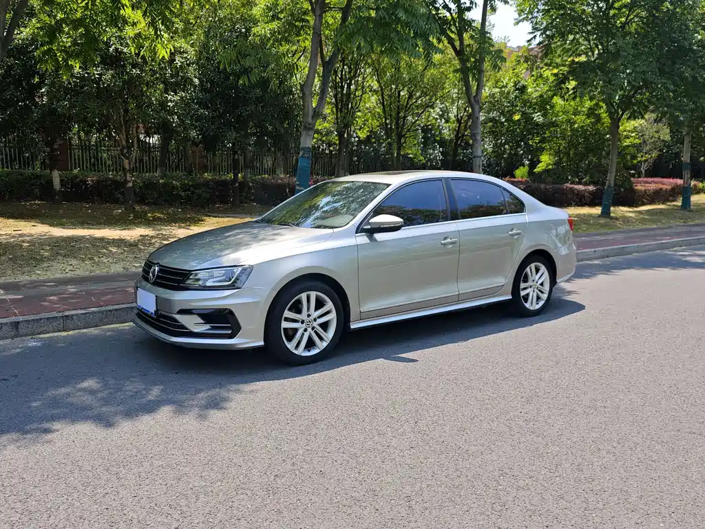 Volkswagen Sagitar 2018