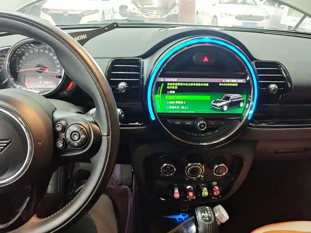 MINI Clubman 2019 — фото 13