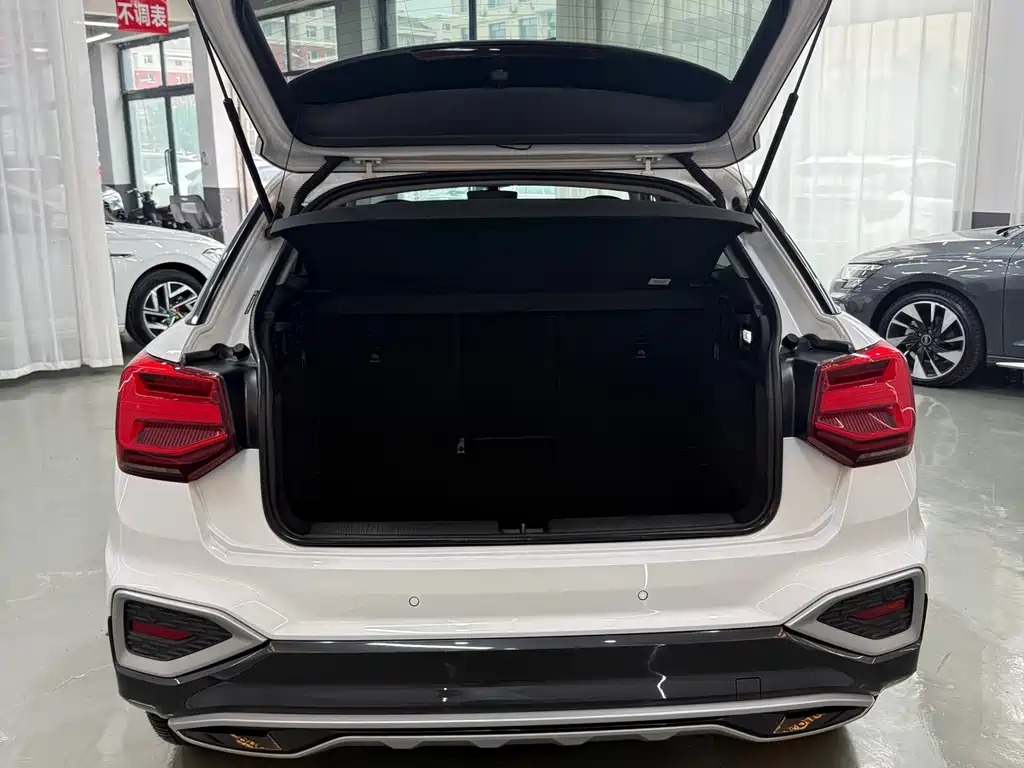 Audi Q2L 2023