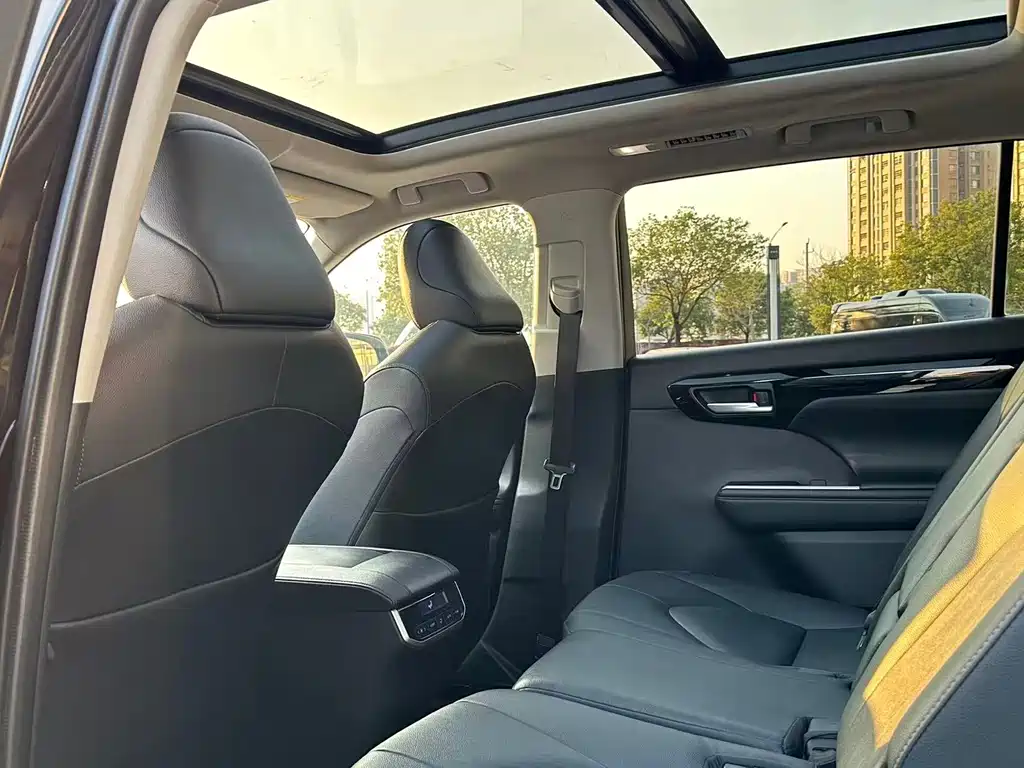 Toyota Highlander 2021 — фото 12
