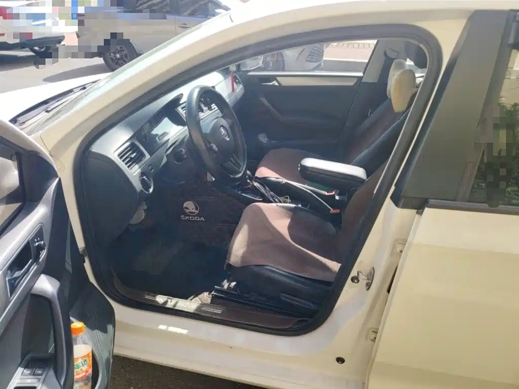 Skoda Rapid Spaceback 2015 — фото 8