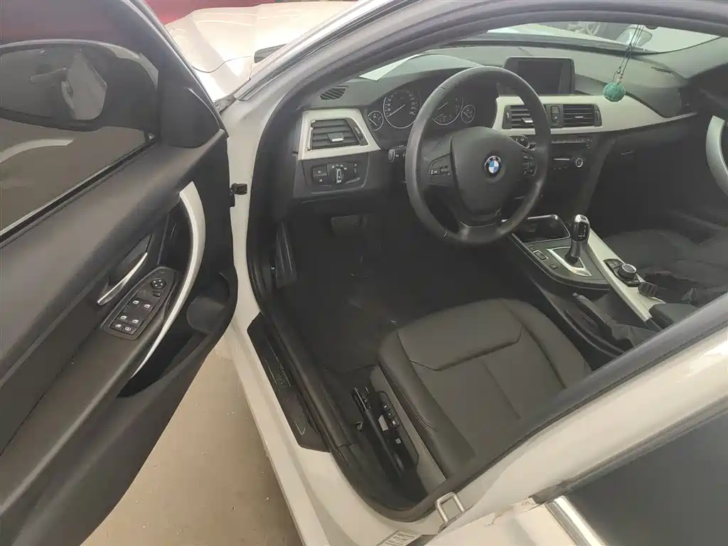 BMW 3 Series 2015 — фото 16