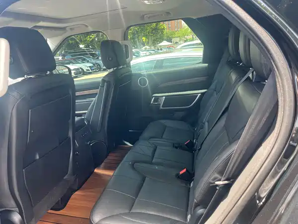 Land Rover Discovery 2018