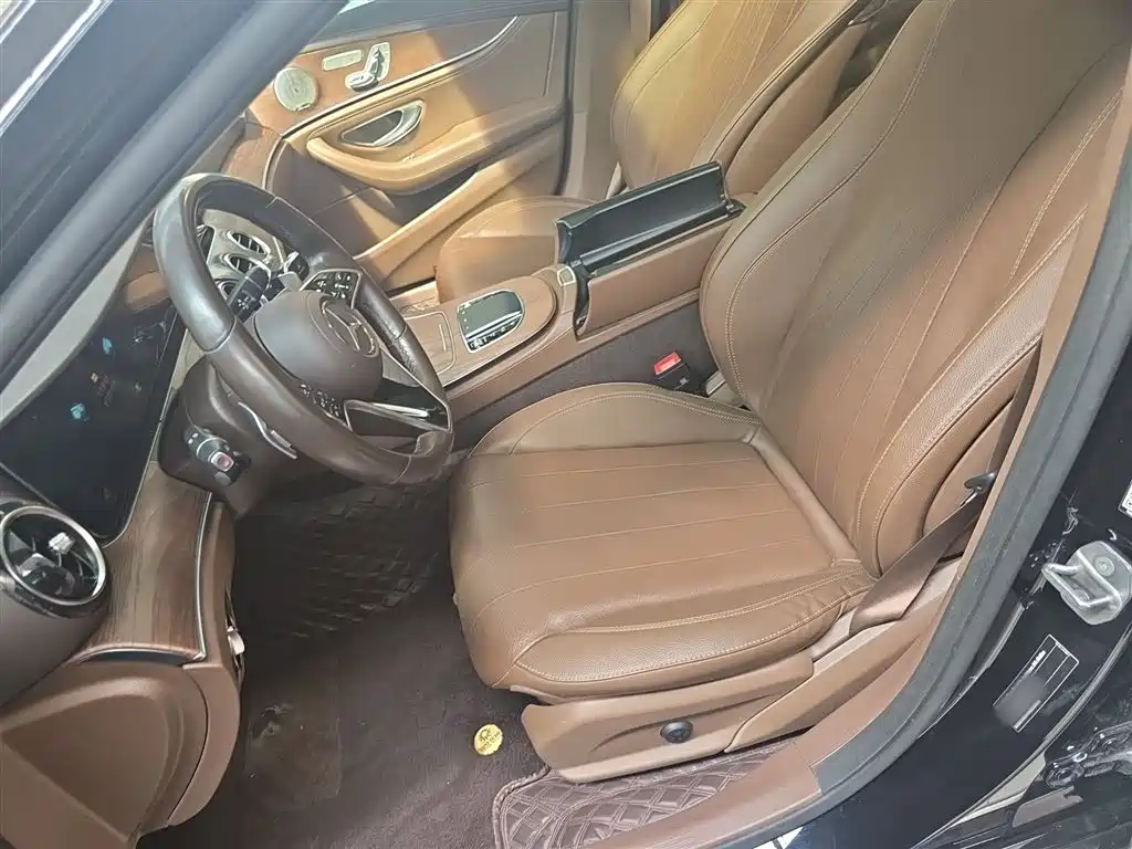 Mercedes-Benz E-Class 2023 — фото 15