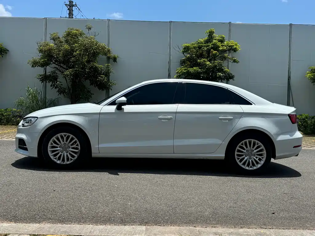 Audi A3 2018 — фото 10
