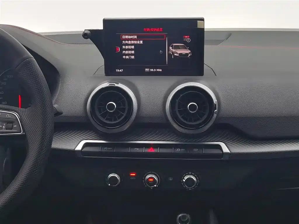 Audi Q2L 2023 — фото 12