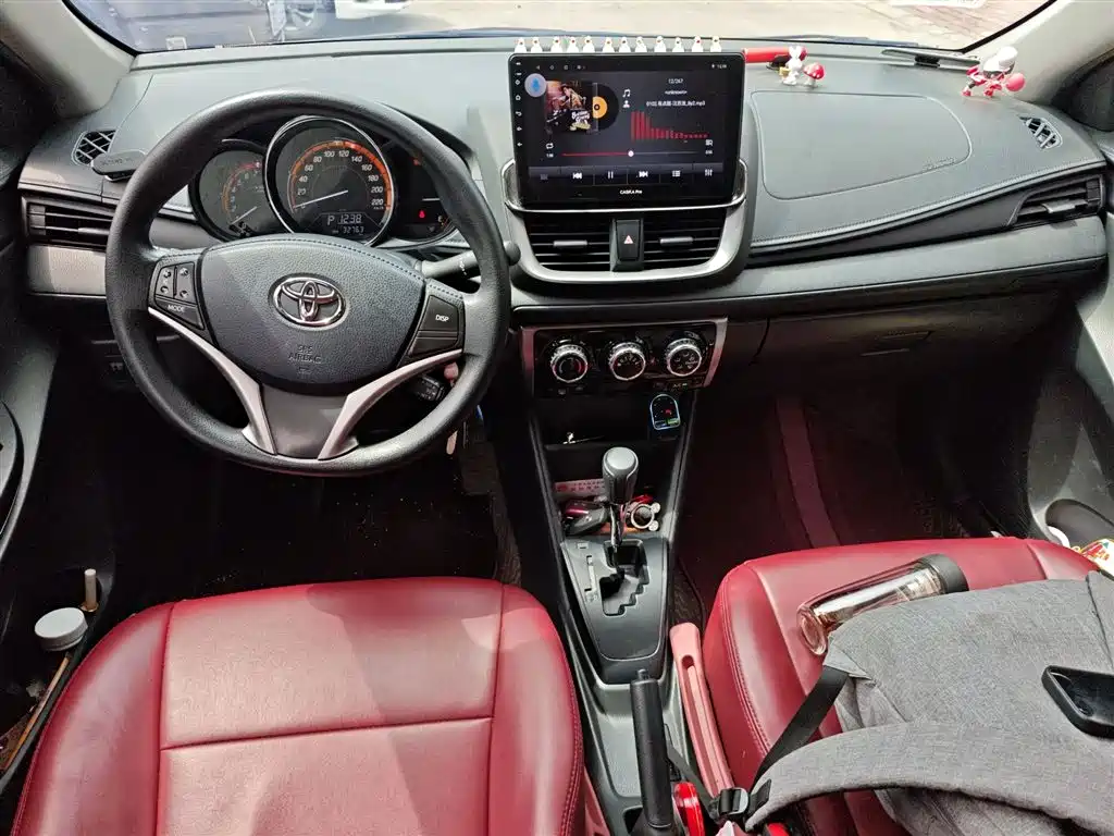 Toyota Yaris L 2022 — фото 10
