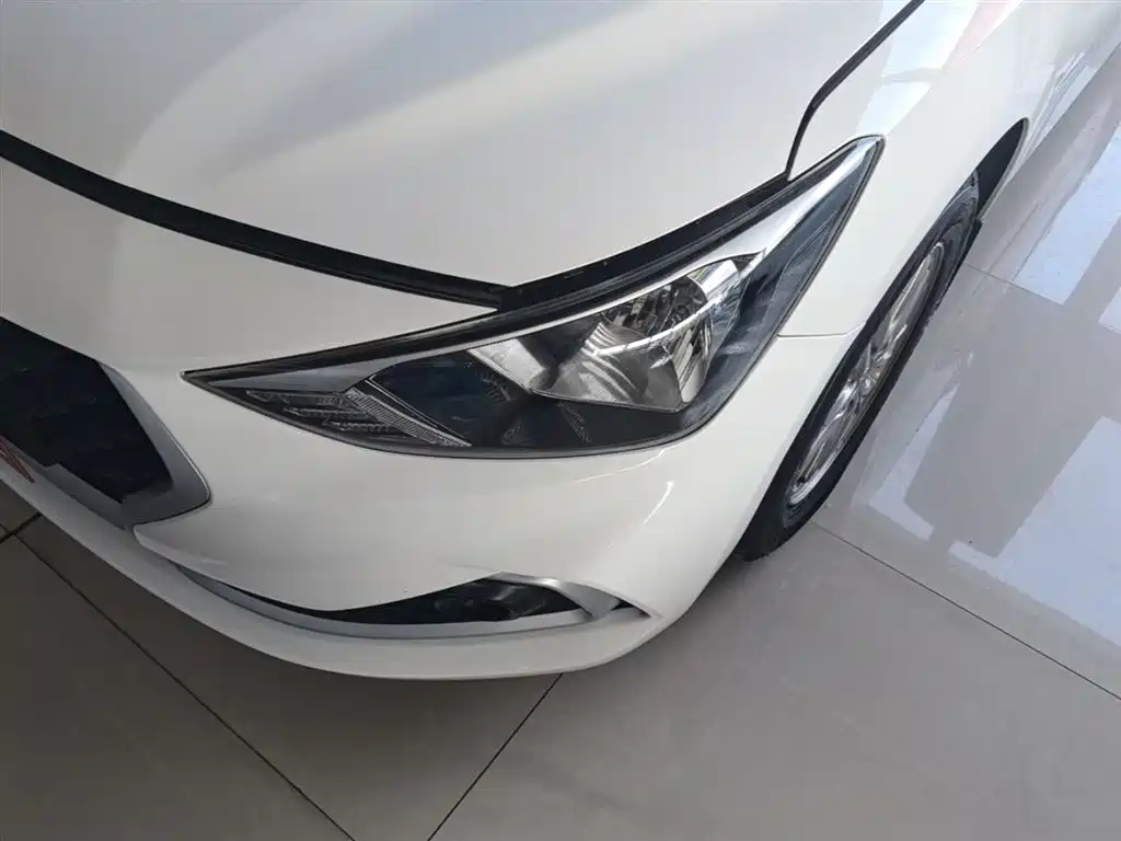 Hyundai Elantra 2019 — фото 24