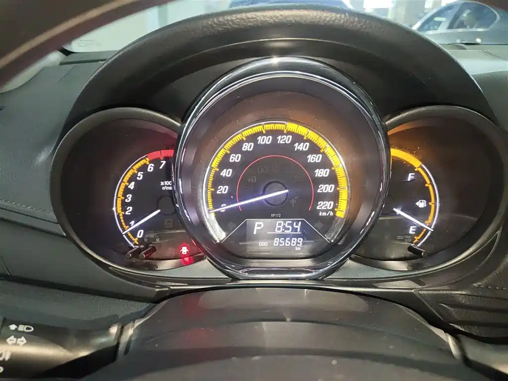 Toyota Yaris L 2023 — фото 12