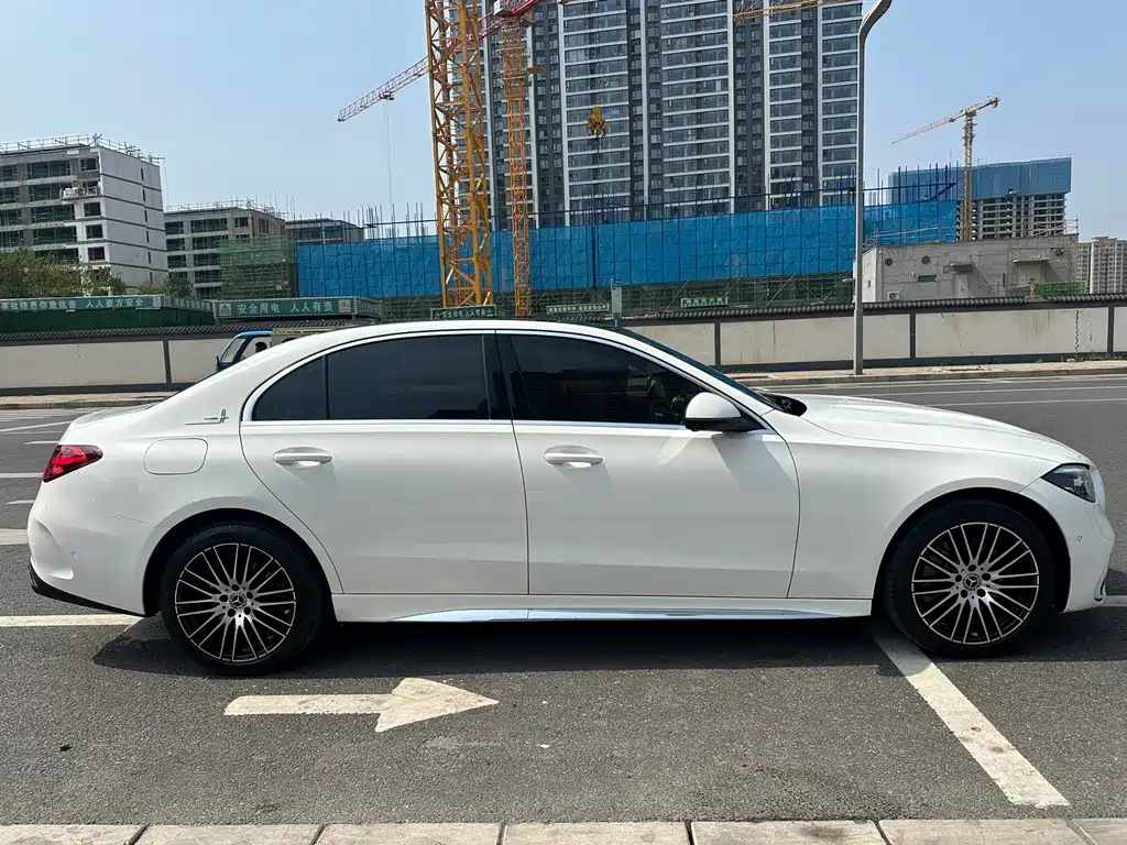 Mercedes-Benz C-Class 2024