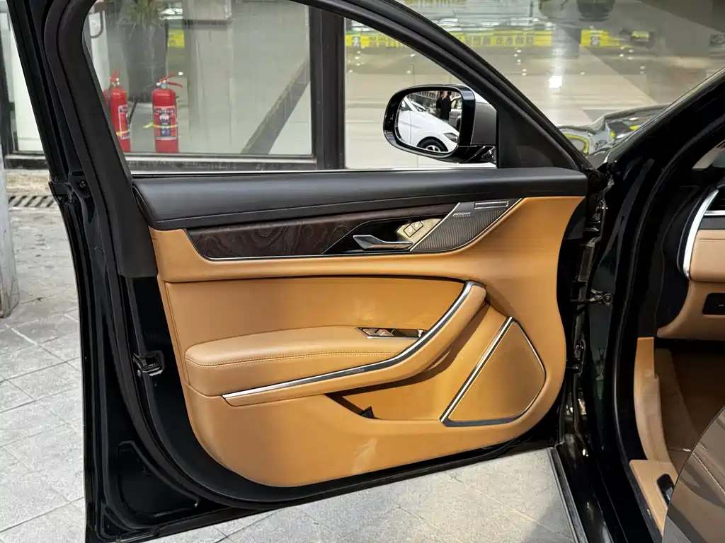 Jaguar XFL 2022 — фото 15