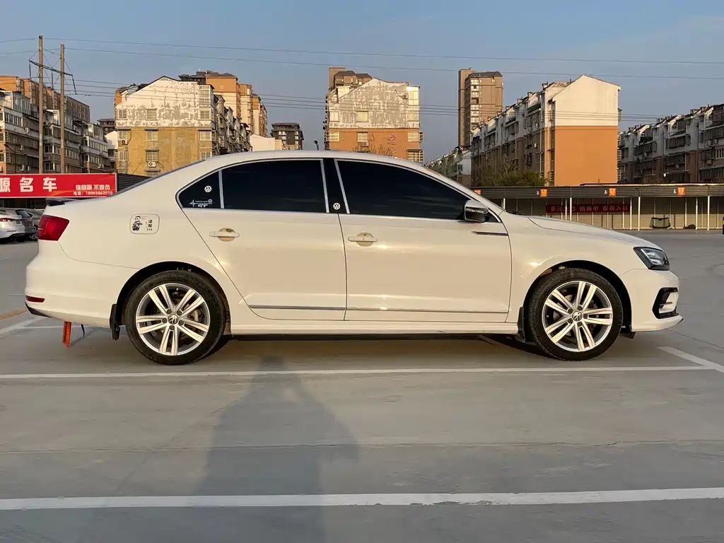 Volkswagen Sagitar 2019