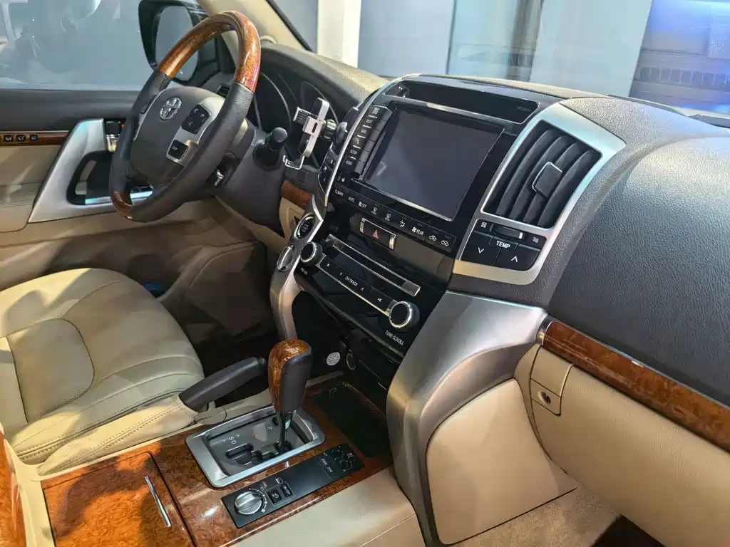 Toyota Land Cruiser 2014 — фото 11