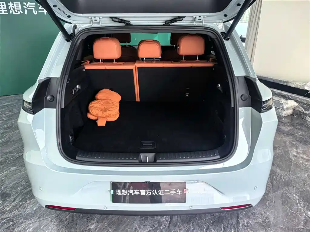 Li Auto Li L6 2025