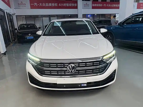 Volkswagen Sagitar 2022