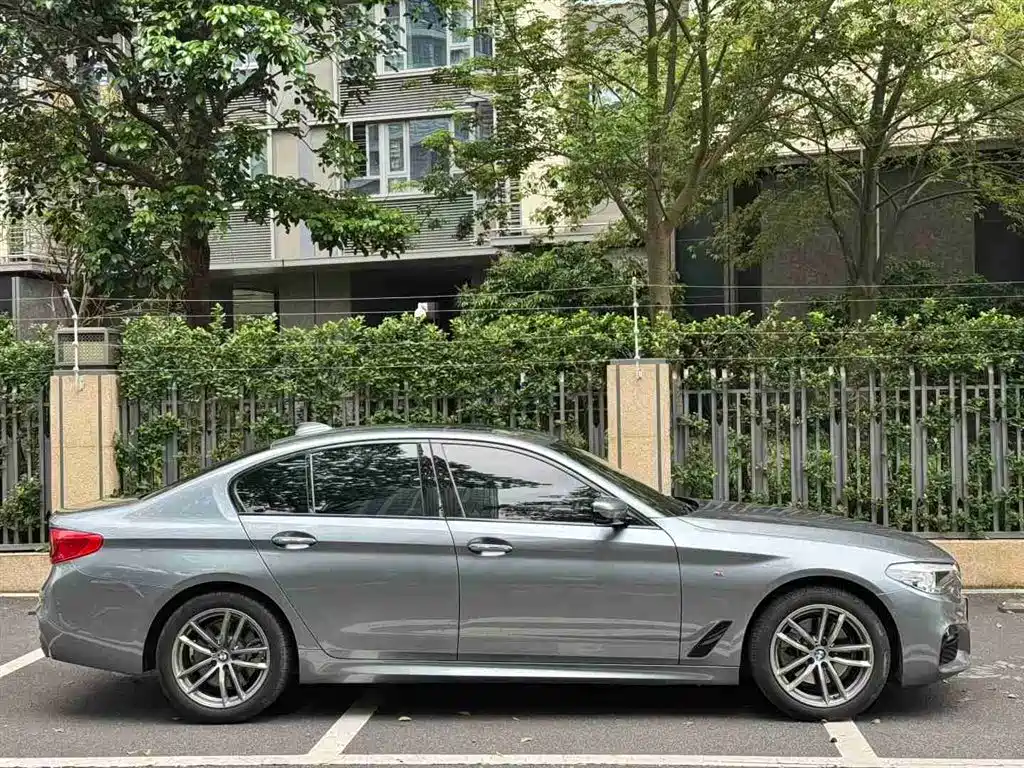 BMW 5 Series 2018 — фото 4