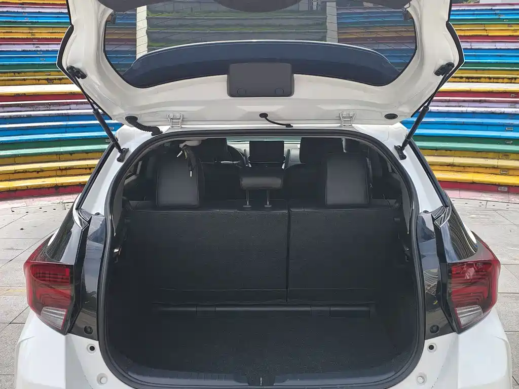 Toyota Yaris L 2022