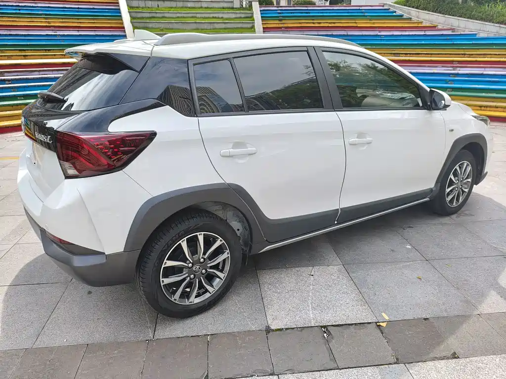 Toyota Yaris L 2022 — фото 8