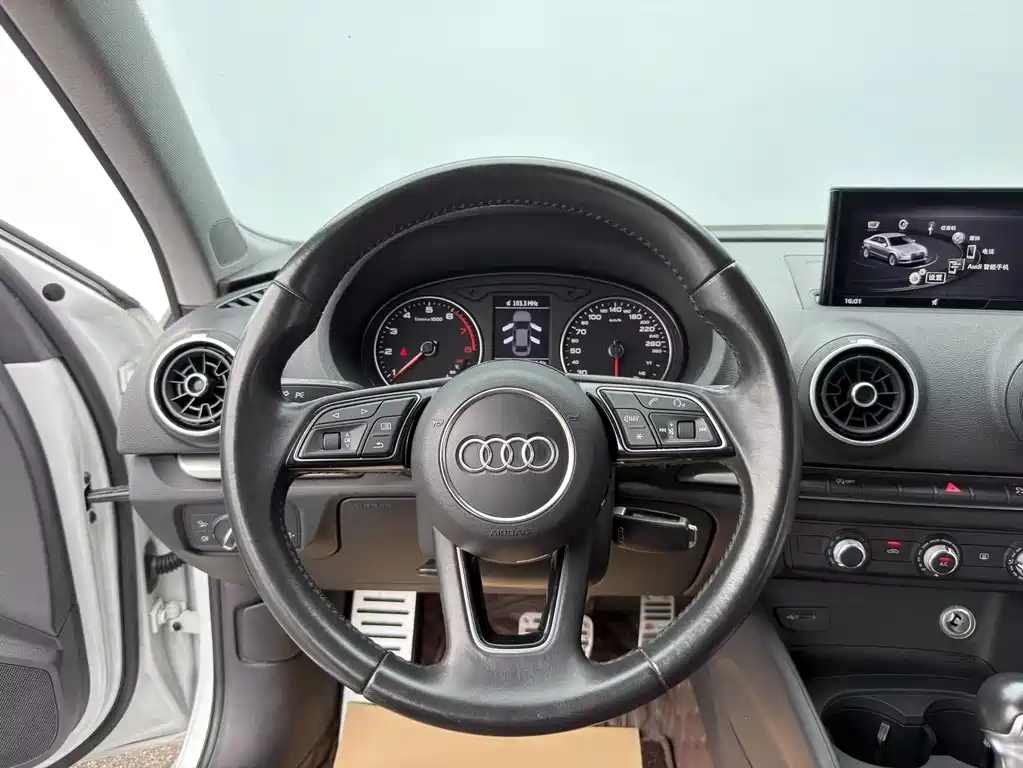 Audi A3 2018 — фото 16