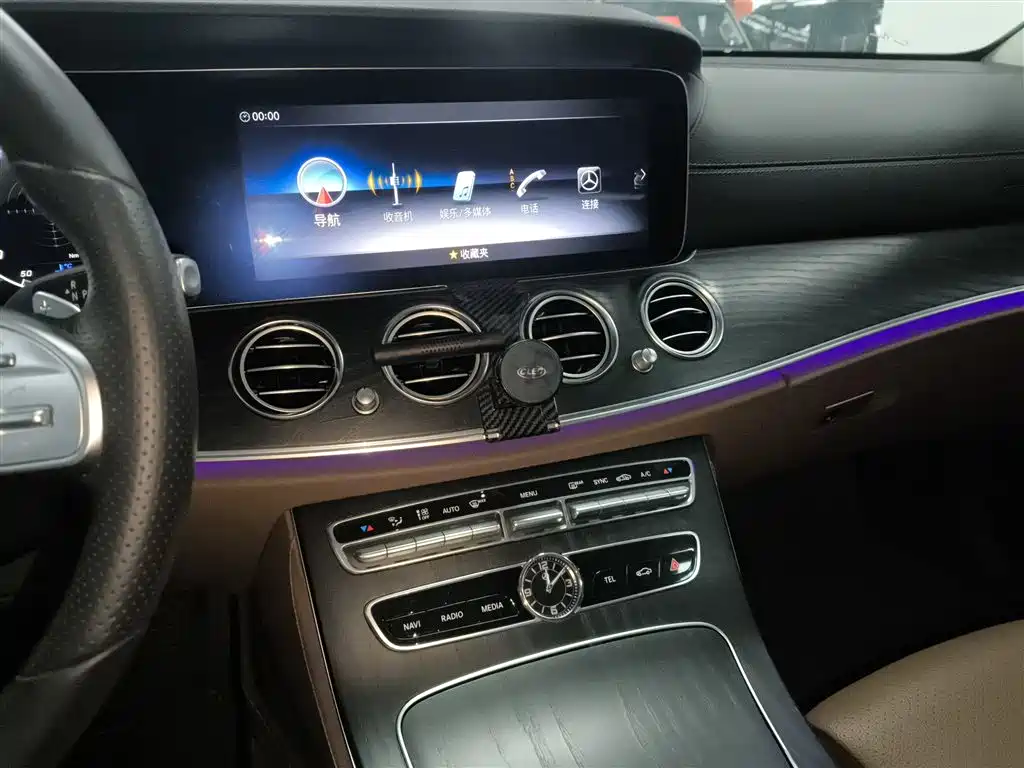 Mercedes-Benz E-Class 2019 — фото 13