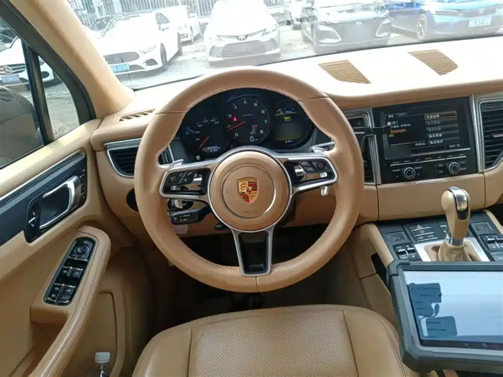 Porsche Macan 2015 — фото 10