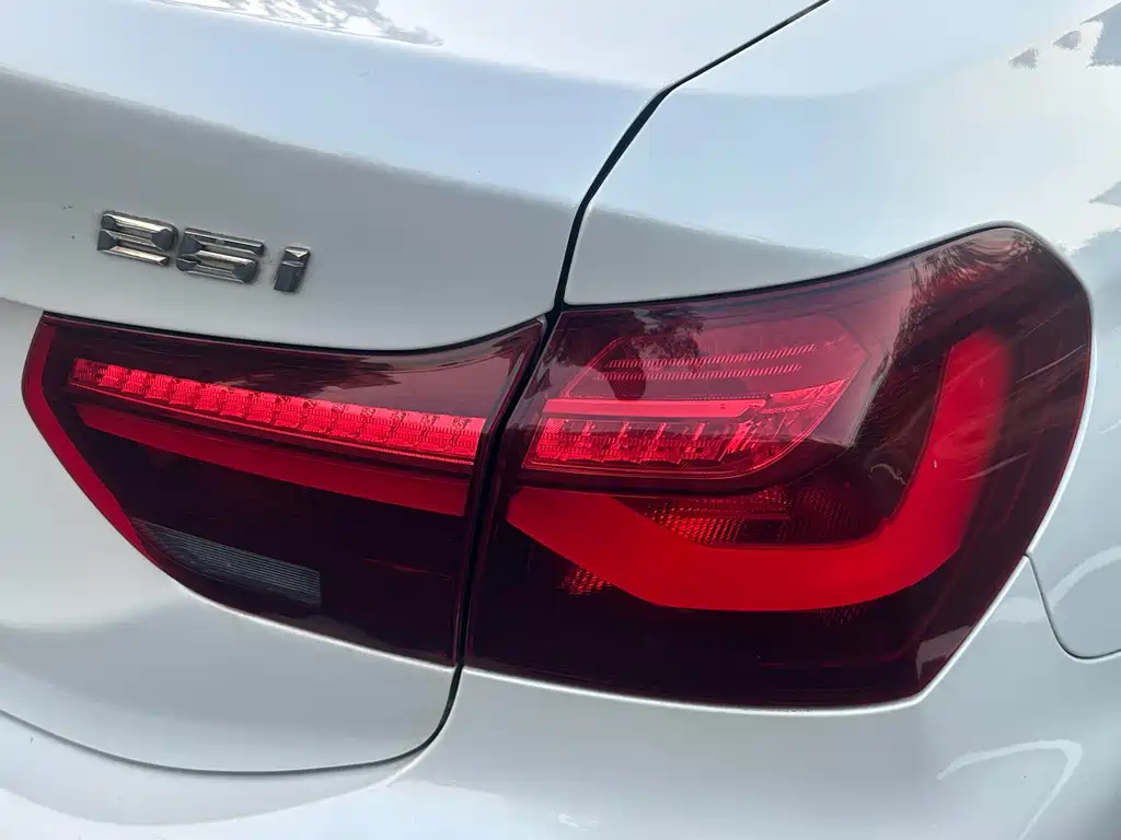BMW 1 Series 2023 — фото 17