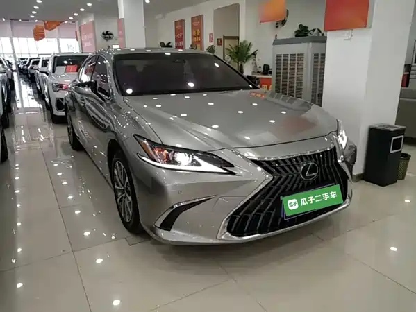 Lexus ES 2024