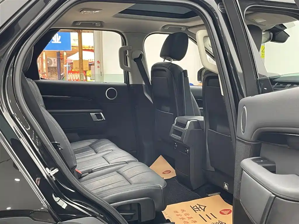 Land Rover Discovery 2018 — фото 10