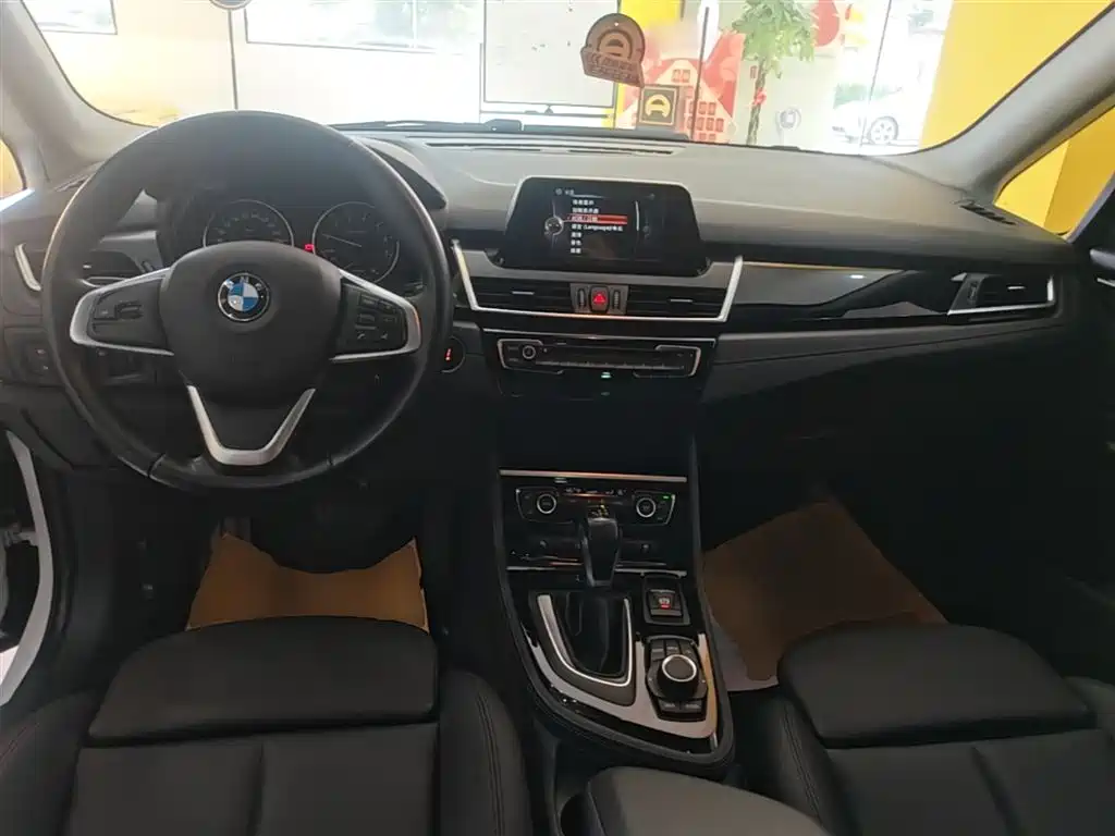 BMW 2 Series Active Tourer 2017 — фото 10