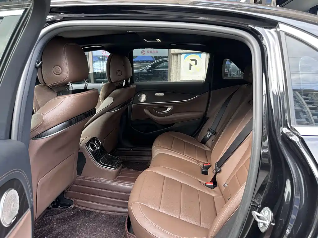 Mercedes-Benz E-Class 2022 — фото 12