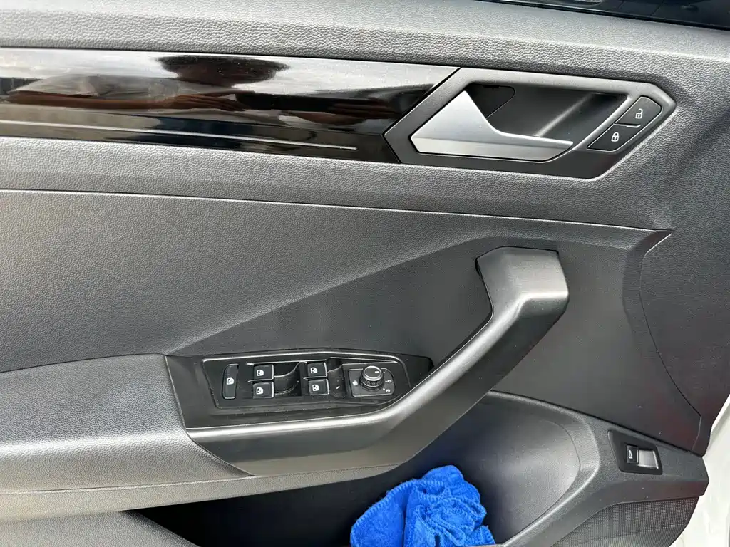 Volkswagen T-Roc 2022 — фото 13