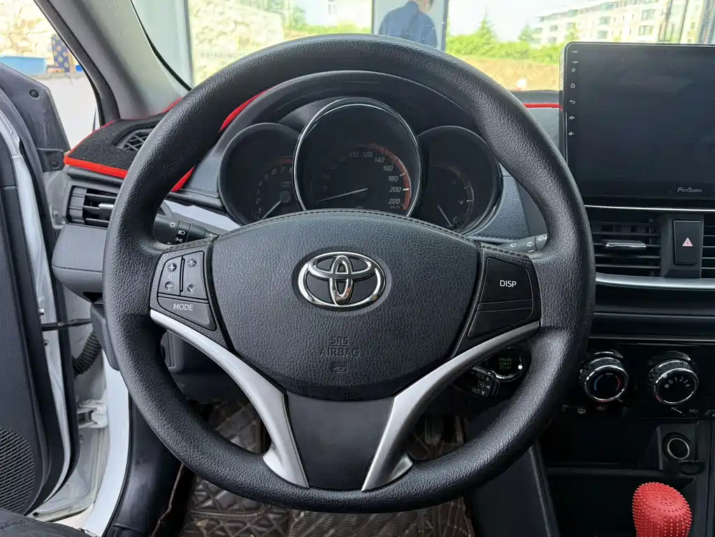Toyota Yaris L 2022 — фото 11