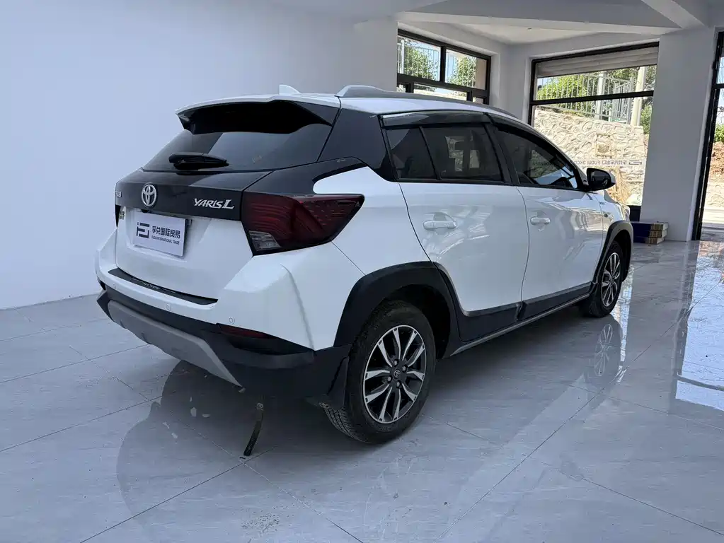 Toyota Yaris L 2022