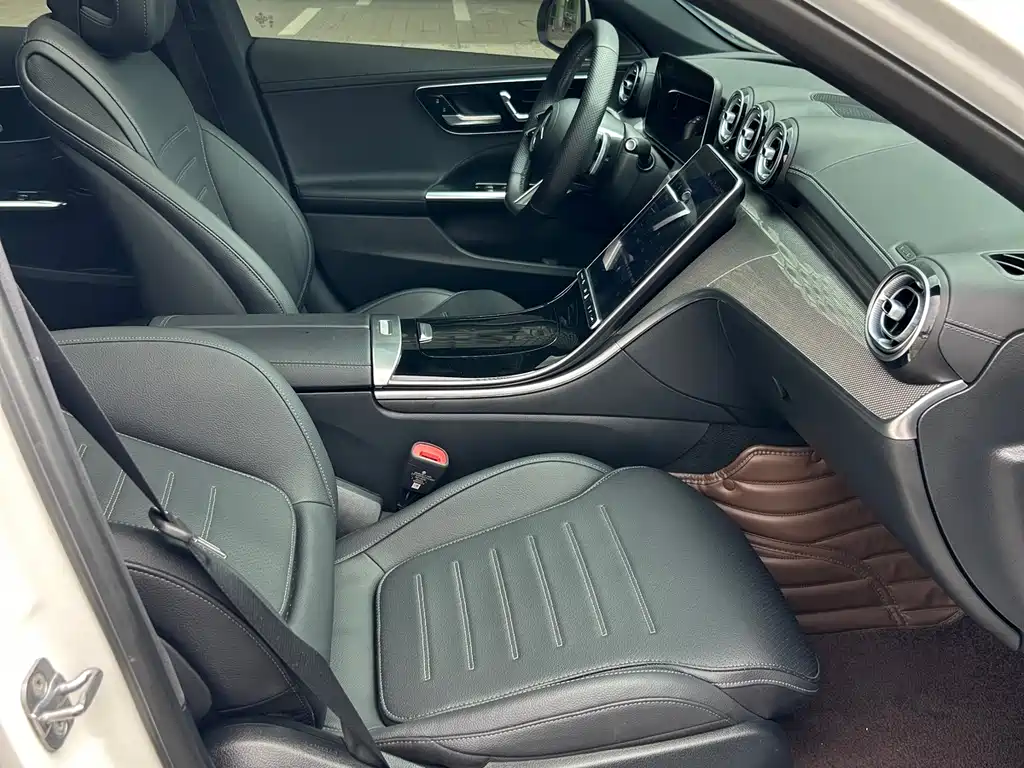 Mercedes-Benz C-Class 2024