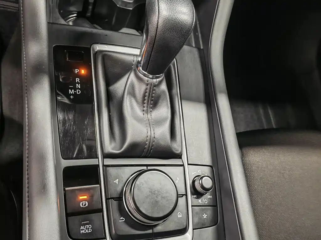 Mazda 3 Axela 2022 — фото 17