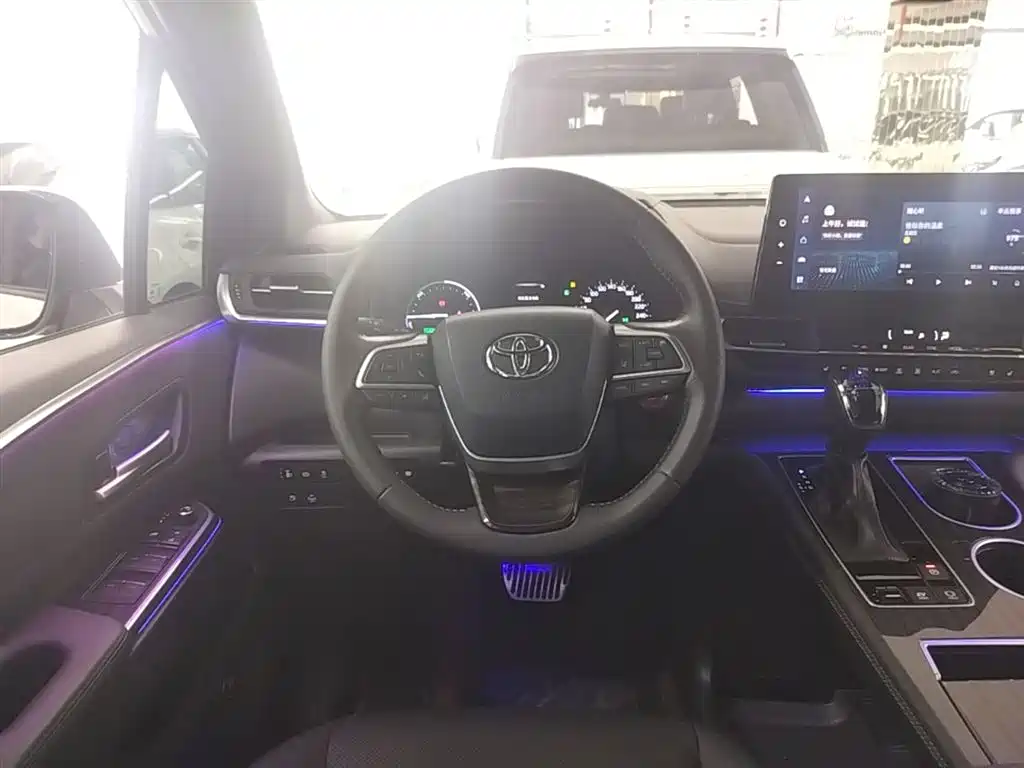Toyota Sienna 2023 — фото 11