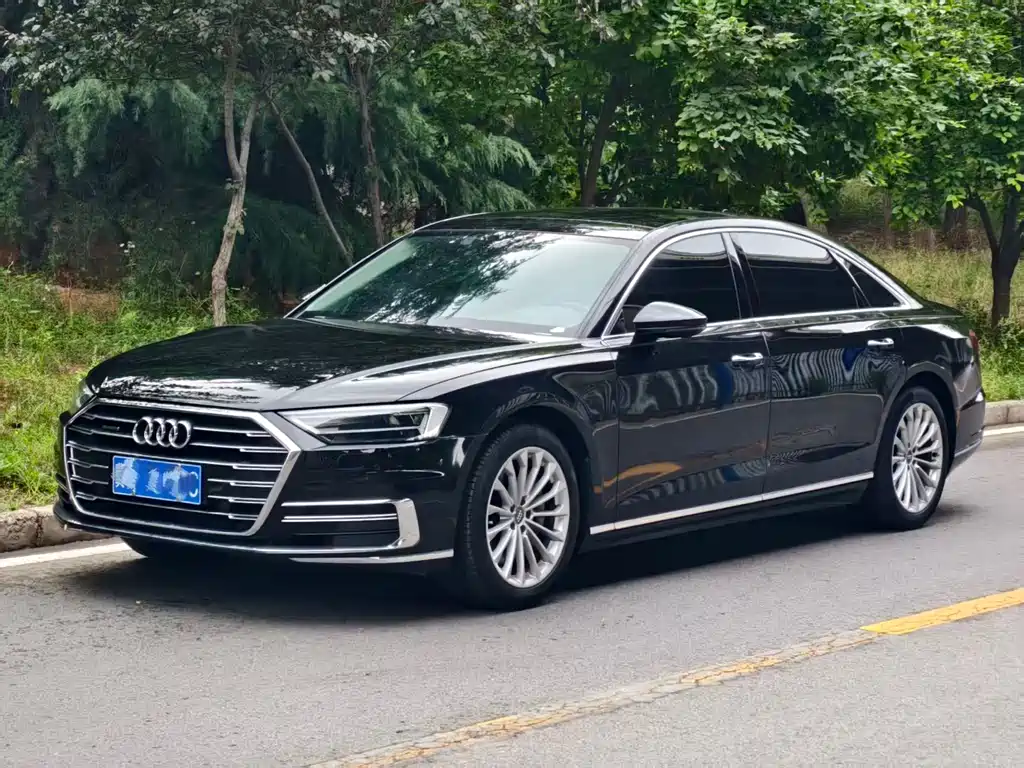 Audi A8 2018 — фото 1